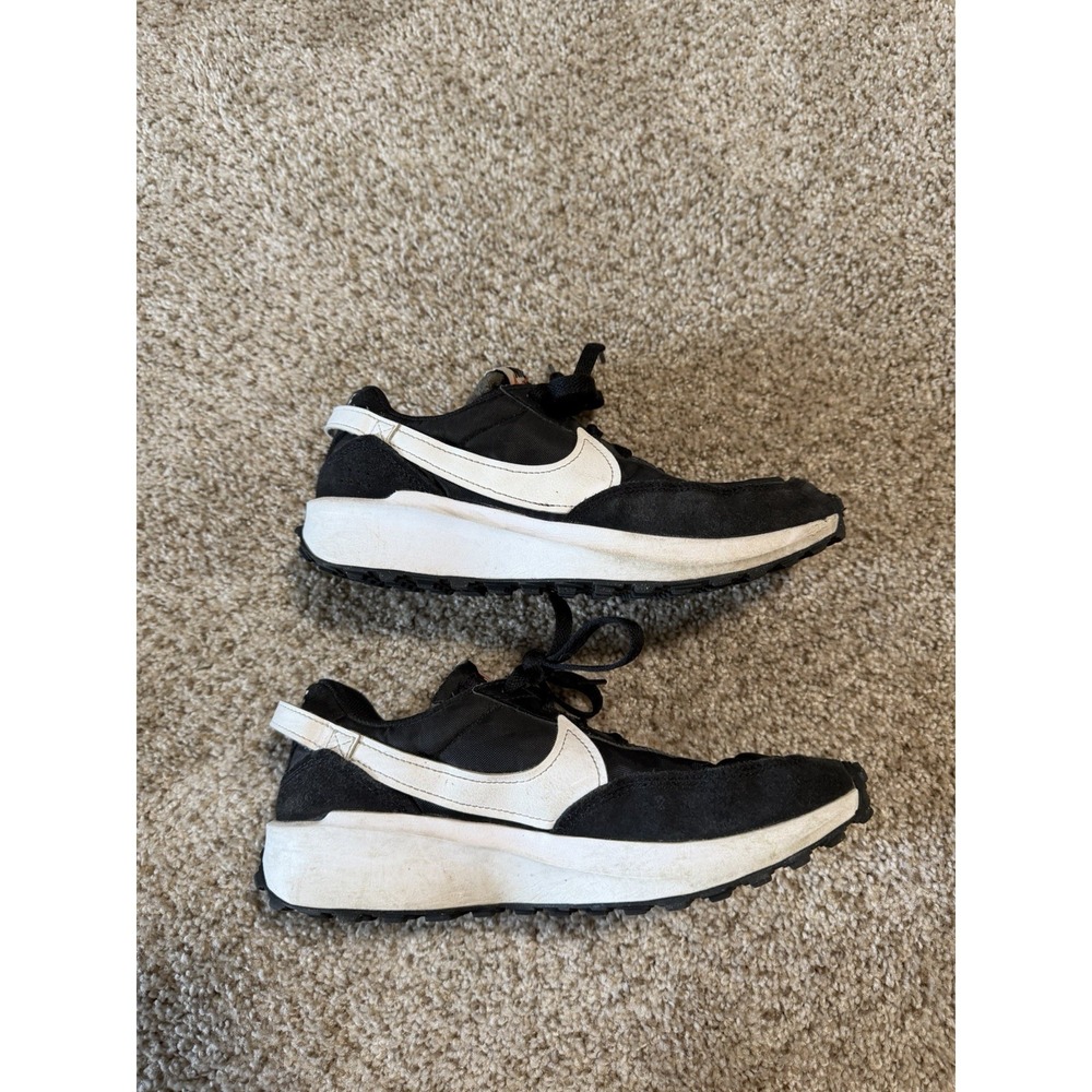 NIke Waffle Debut Sneakers Womens 7 Black White Swoosh Activewear Low Top - Picture 2 of 7